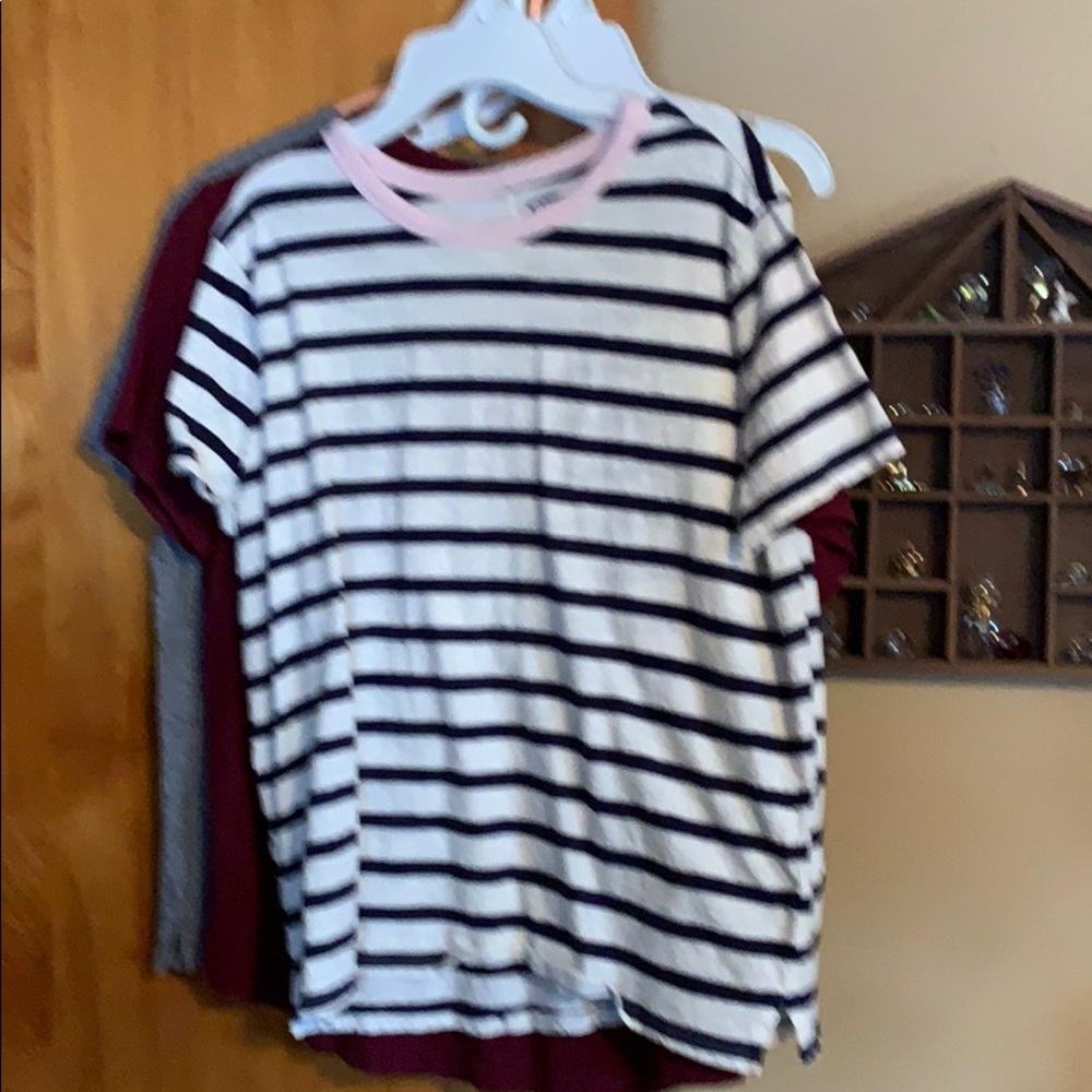 3 for 20$ old navy tshirts - Picture 5 of 6